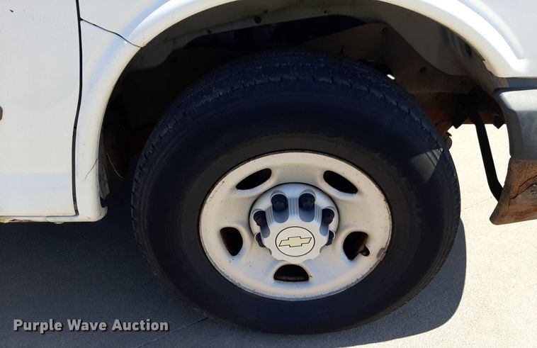 image for item DP2746 2005 Chevrolet  Express 2500 van