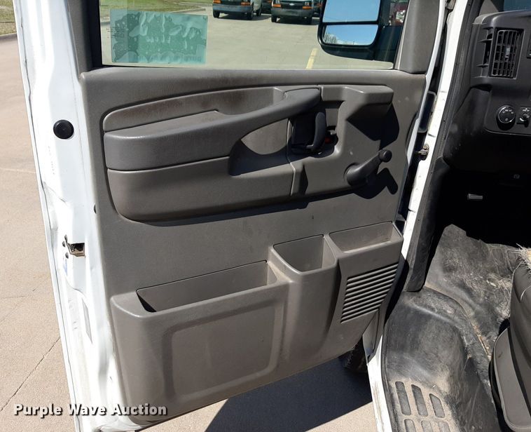 image for item DP2747 2008 Chevrolet Express 2500 van