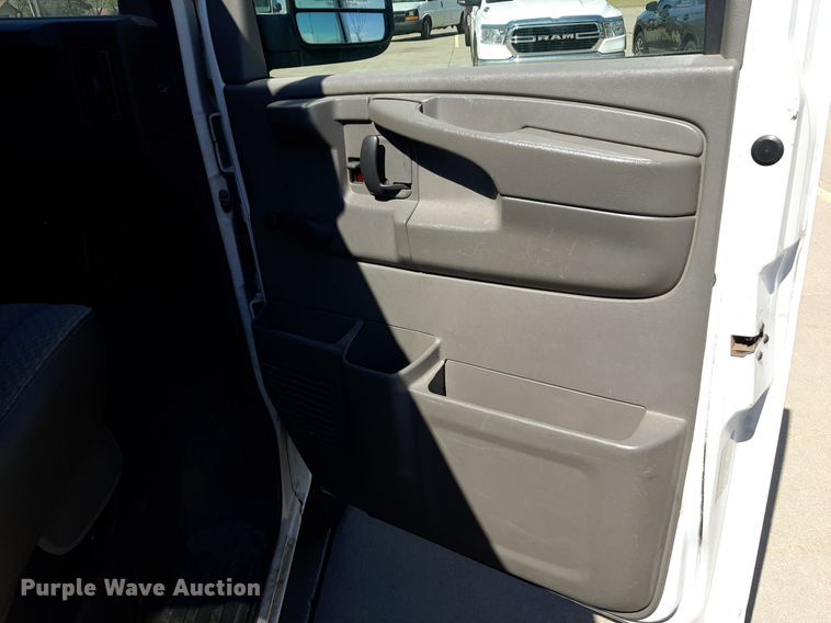 image for item DP2747 2008 Chevrolet Express 2500 van