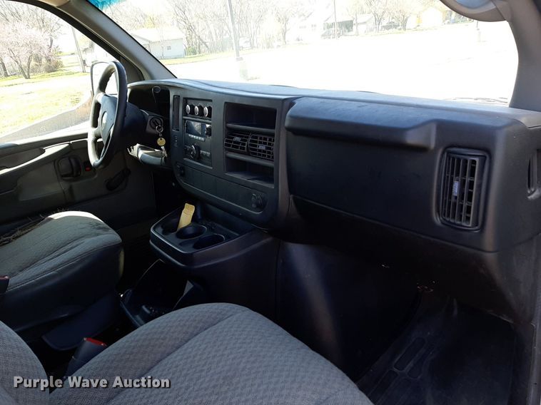image for item DP2747 2008 Chevrolet Express 2500 van