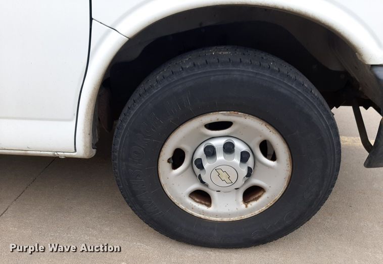 image for item DP2747 2008 Chevrolet Express 2500 van