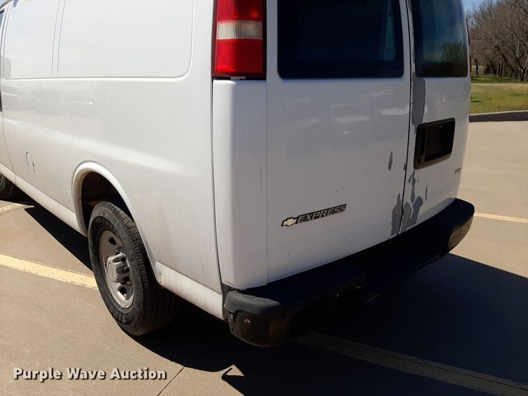 image for item DP2748 2007 Chevrolet Express 2500 van