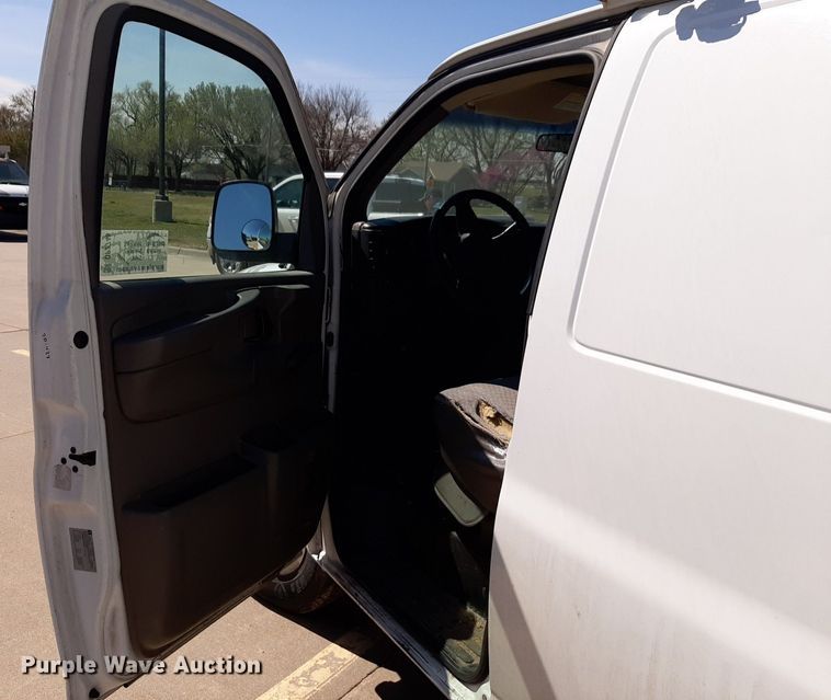 image for item DP2748 2007 Chevrolet Express 2500 van