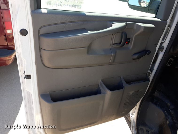 image for item DP2748 2007 Chevrolet Express 2500 van