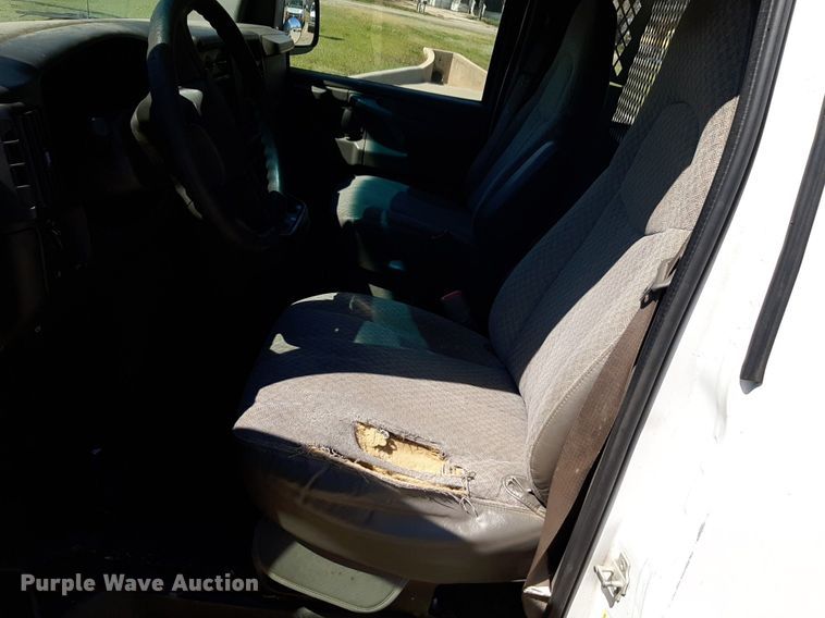 image for item DP2748 2007 Chevrolet Express 2500 van
