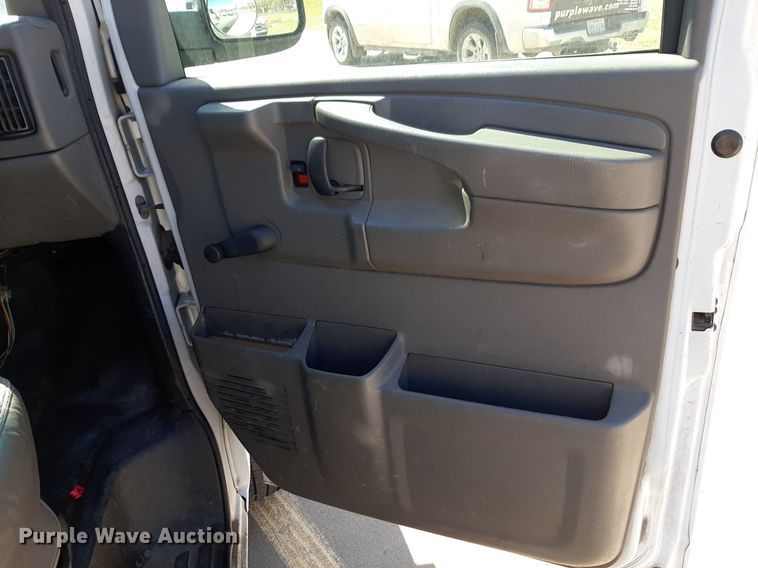 image for item DP2748 2007 Chevrolet Express 2500 van
