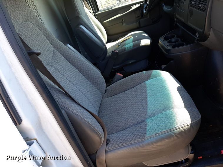 image for item DP2748 2007 Chevrolet Express 2500 van
