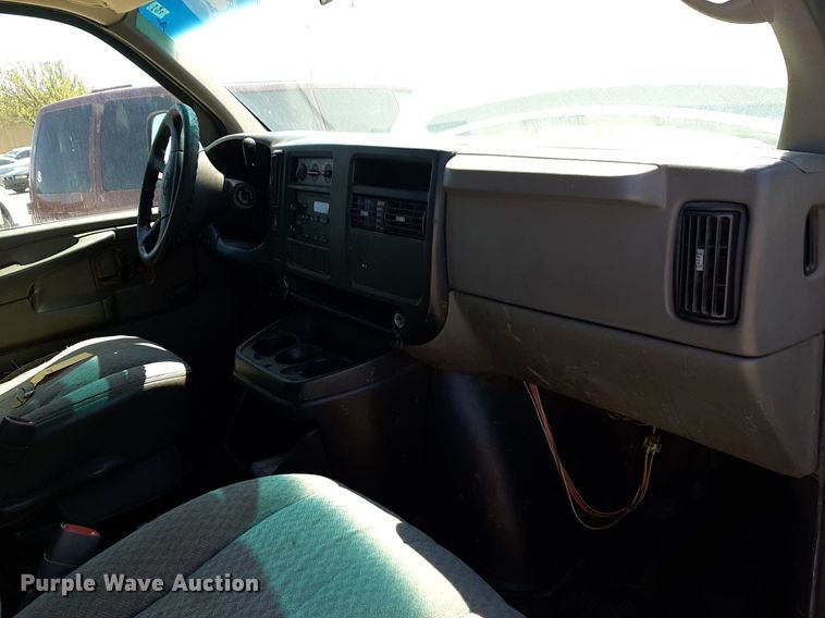 image for item DP2748 2007 Chevrolet Express 2500 van