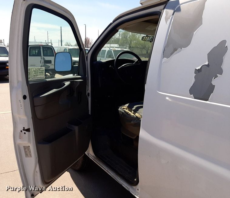 image for item DP2749 2007 Chevrolet Express 2500 van