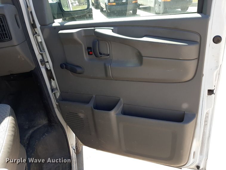 image for item DP2749 2007 Chevrolet Express 2500 van