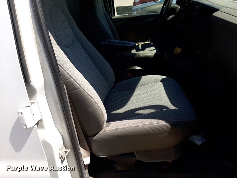 image for item DP2749 2007 Chevrolet Express 2500 van