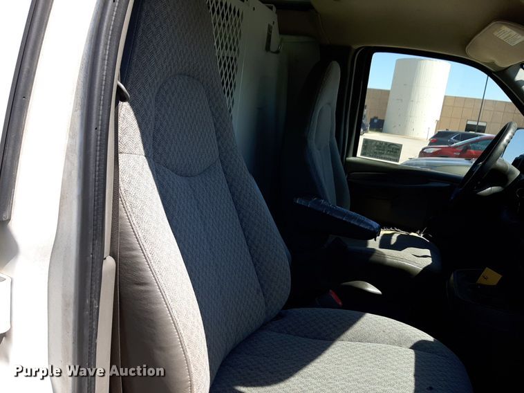 image for item DP2749 2007 Chevrolet Express 2500 van
