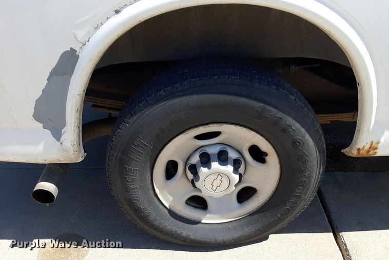 image for item DP2749 2007 Chevrolet Express 2500 van