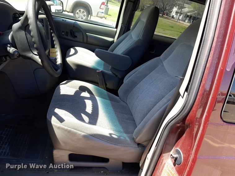 image for item DP2754 2004 Chevrolet Astro van