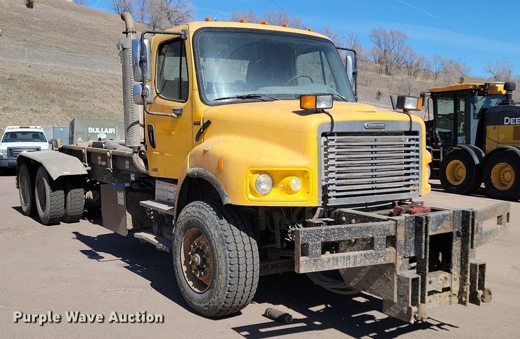 image for item DP3446 2007 Freightliner  M2 hook lift truck