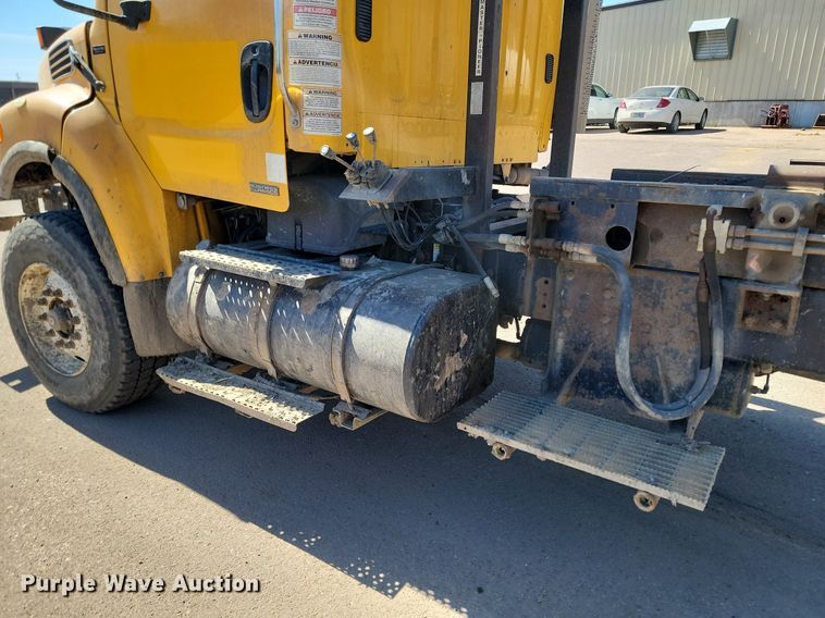 image for item DP3446 2007 Freightliner  M2 hook lift truck