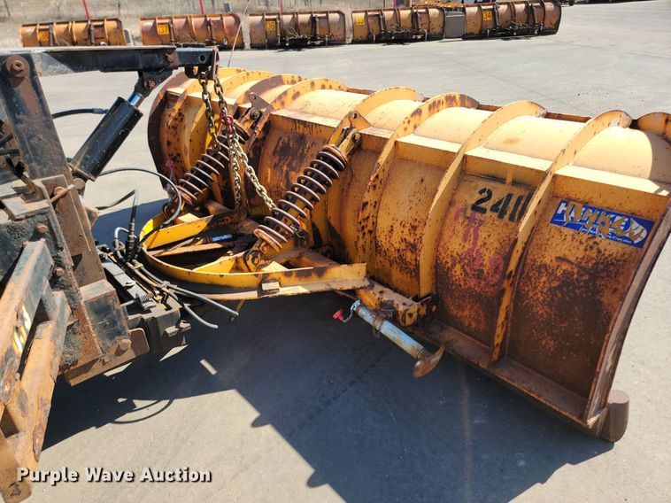 image for item DP3472 2013 International  7500 dump truck