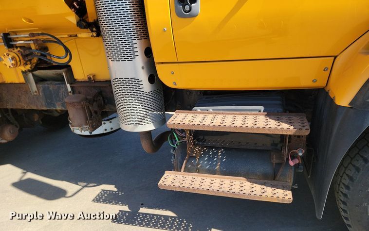 image for item DP3472 2013 International  7500 dump truck