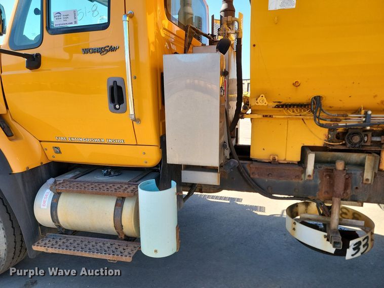 image for item DP3472 2013 International  7500 dump truck