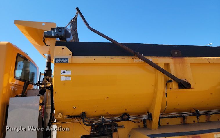 image for item DP3472 2013 International  7500 dump truck