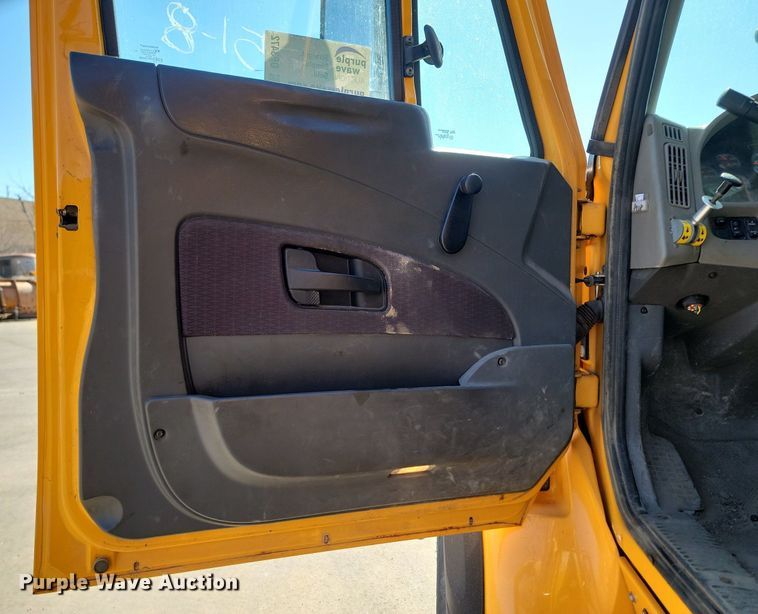 image for item DP3472 2013 International  7500 dump truck