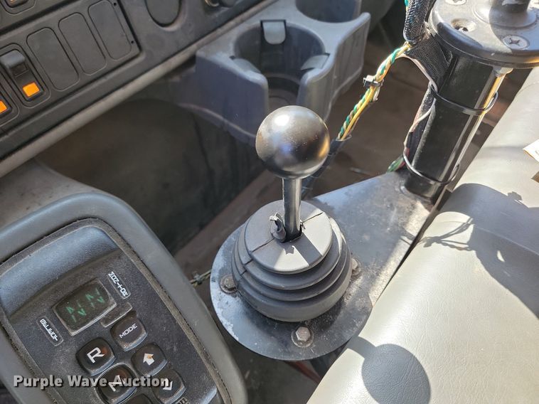 image for item DP3472 2013 International  7500 dump truck