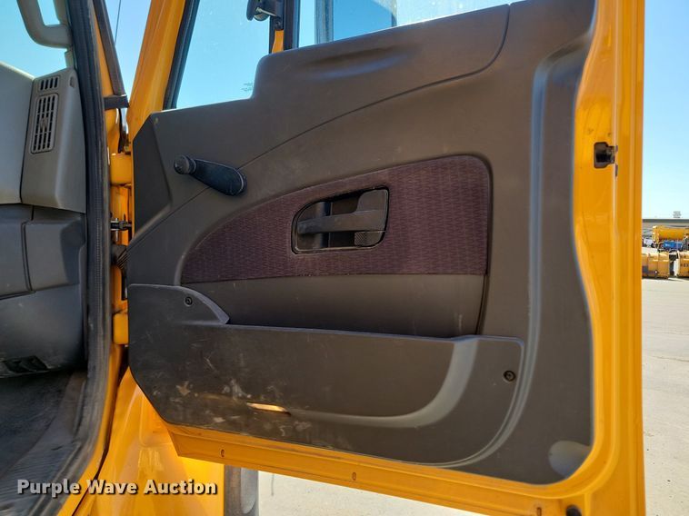 image for item DP3472 2013 International  7500 dump truck