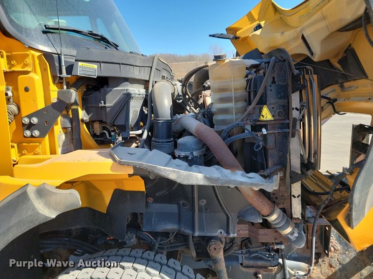 image for item DP3472 2013 International  7500 dump truck