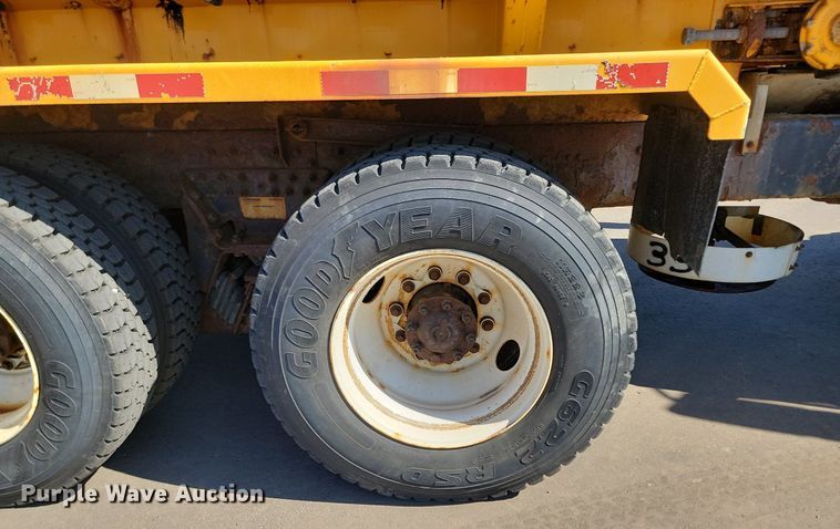 image for item DP3472 2013 International  7500 dump truck