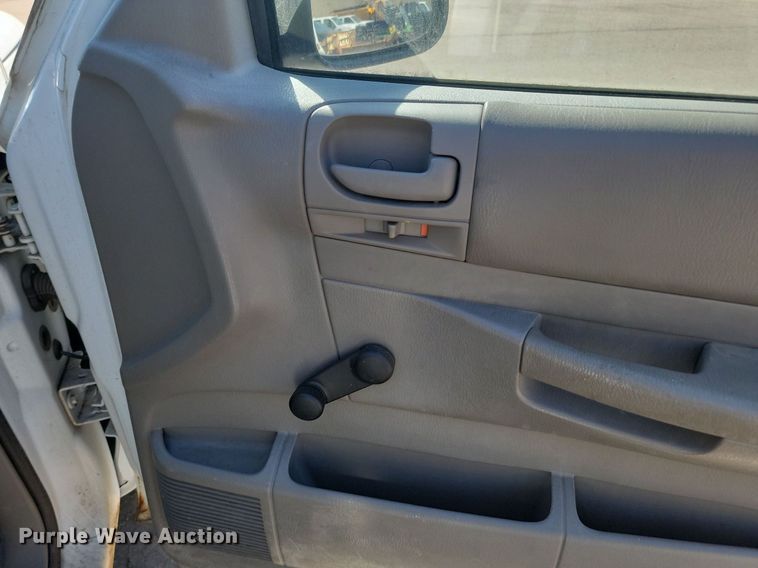 image for item DP3484 2004 Dodge  Dakota Club Cab pickup truck