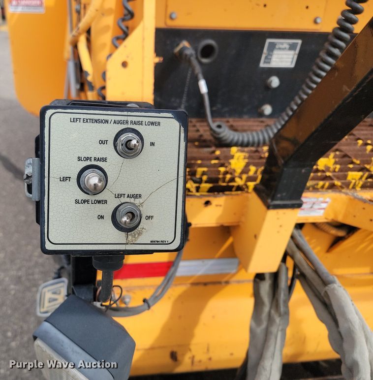 image for item DP3516 2007 LeeBoy L8515 RE paver