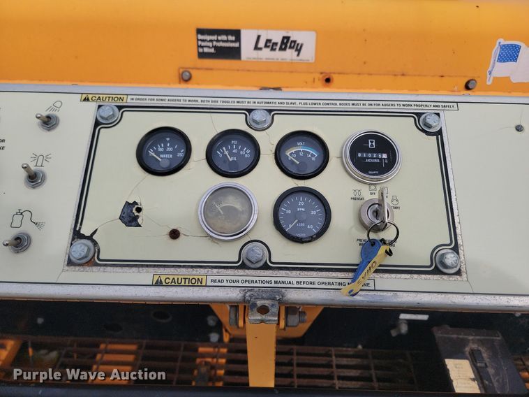 image for item DP3516 2007 LeeBoy L8515 RE paver