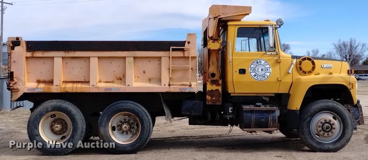 image for item DQ6036 1991 Ford L8000 dump truck