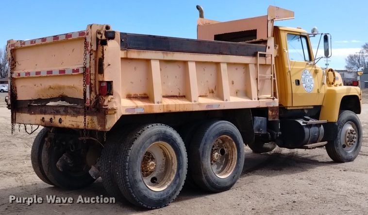 image for item DQ6036 1991 Ford L8000 dump truck