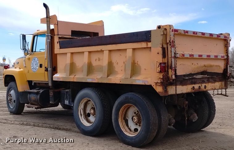 image for item DQ6036 1991 Ford L8000 dump truck