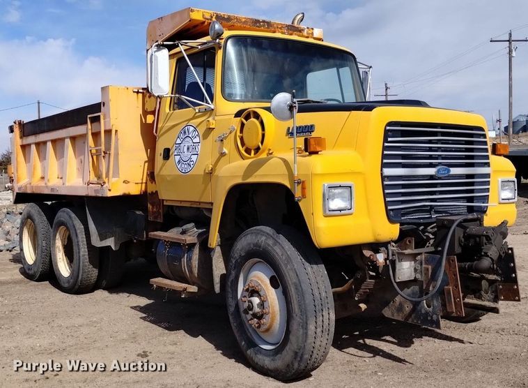 image for item DQ6036 1991 Ford L8000 dump truck