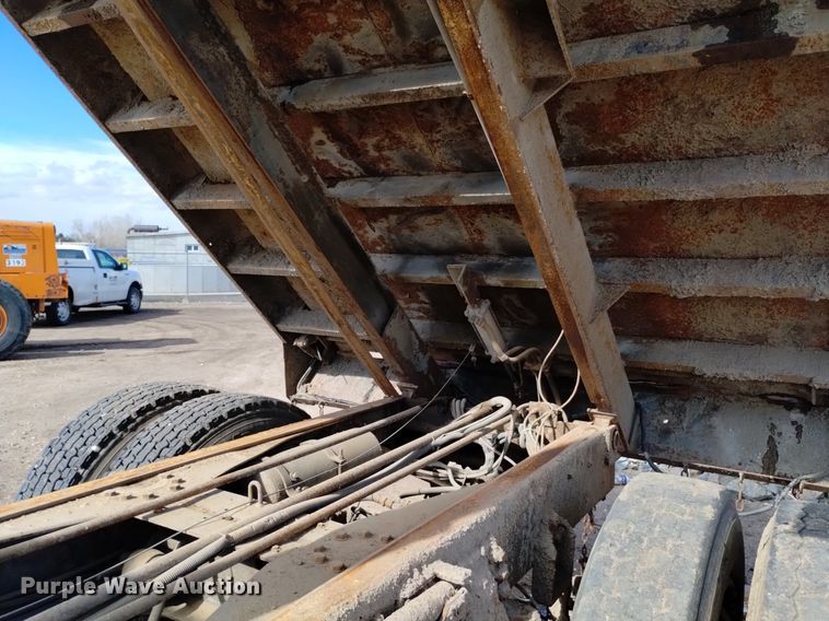 image for item DQ6036 1991 Ford L8000 dump truck