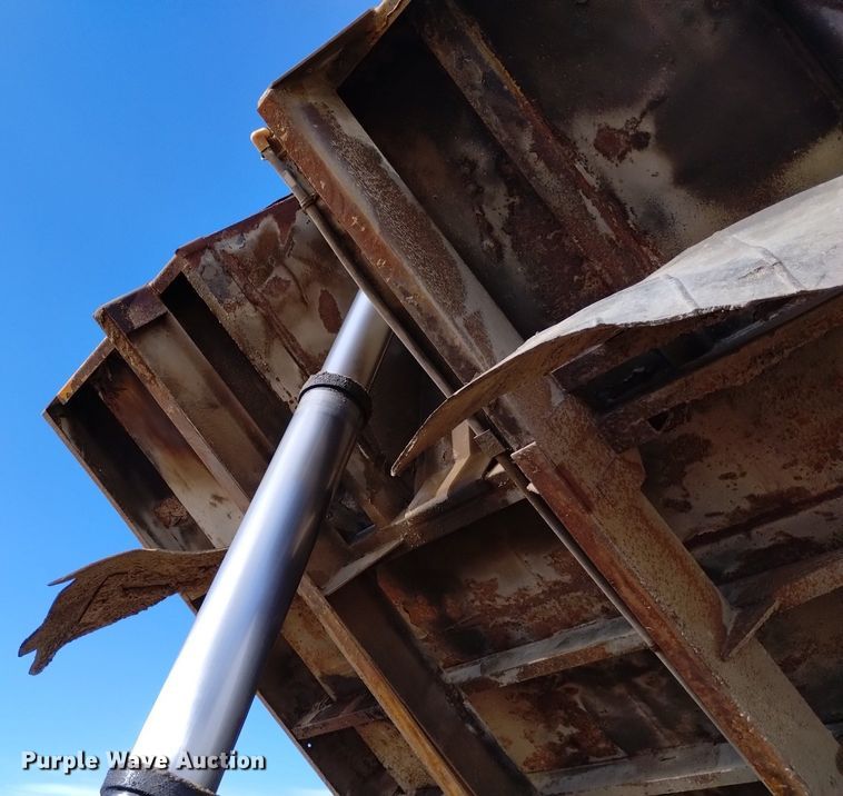 image for item DQ6036 1991 Ford L8000 dump truck