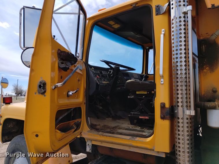 image for item DQ6036 1991 Ford L8000 dump truck