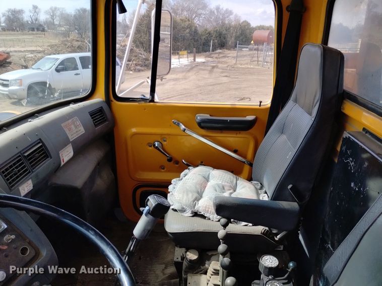 image for item DQ6036 1991 Ford L8000 dump truck