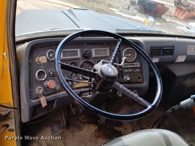 image for item DQ6036 1991 Ford L8000 dump truck