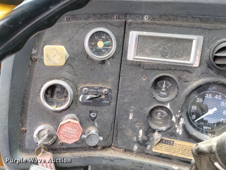 image for item DQ6036 1991 Ford L8000 dump truck