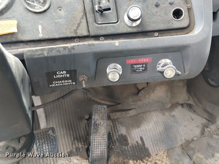 image for item DQ6036 1991 Ford L8000 dump truck