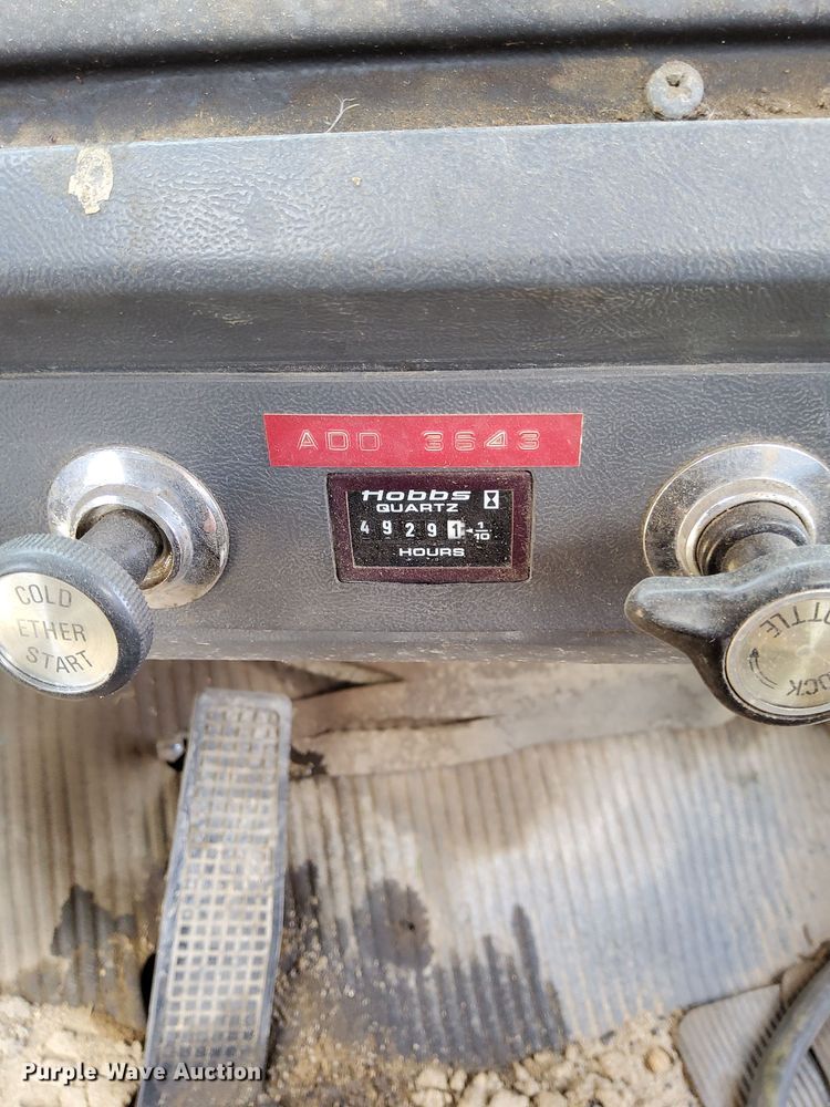 image for item DQ6036 1991 Ford L8000 dump truck