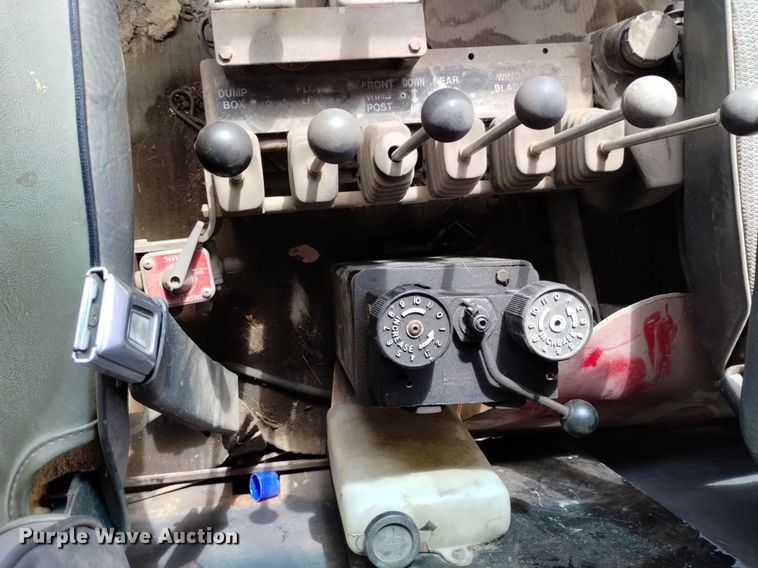 image for item DQ6036 1991 Ford L8000 dump truck