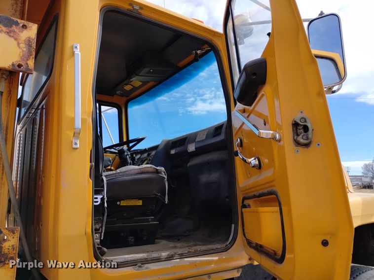 image for item DQ6036 1991 Ford L8000 dump truck