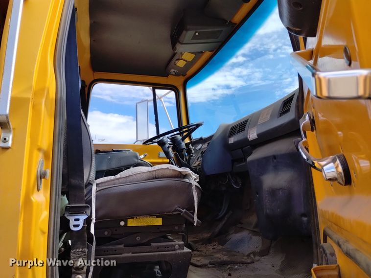 image for item DQ6036 1991 Ford L8000 dump truck