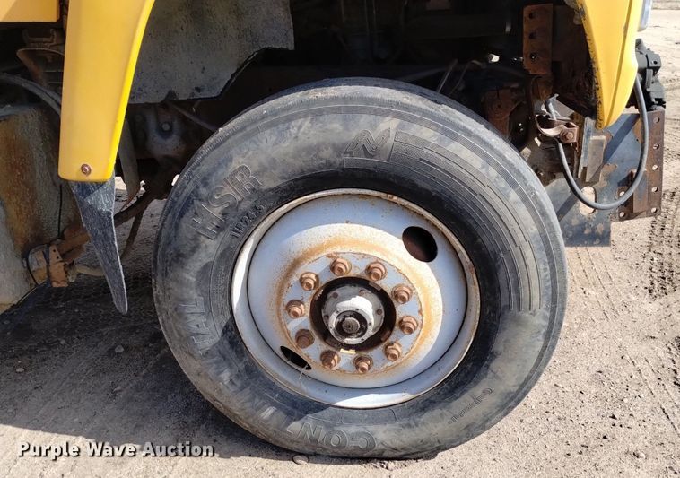 image for item DQ6036 1991 Ford L8000 dump truck