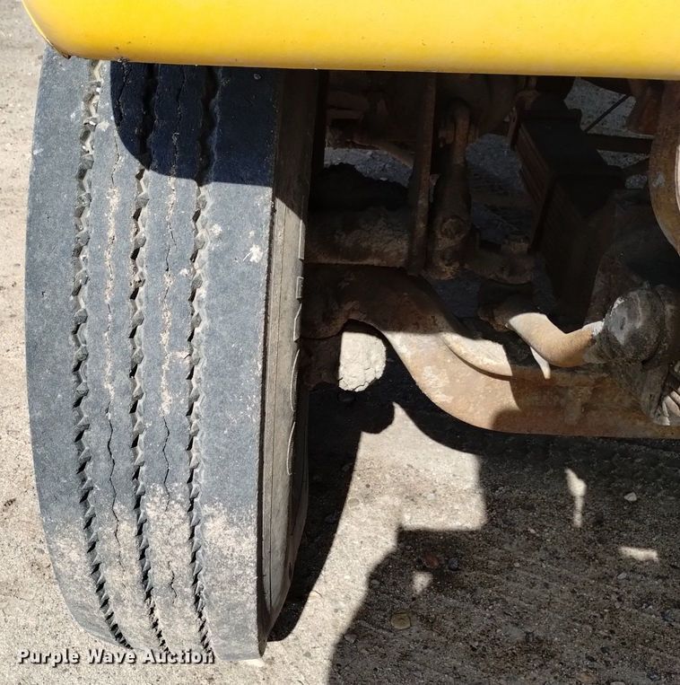 image for item DQ6036 1991 Ford L8000 dump truck