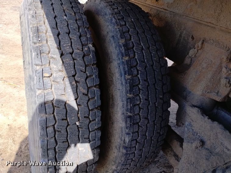 image for item DQ6036 1991 Ford L8000 dump truck